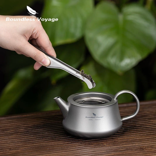 using-titanium-tongs-to-grill-steak-bbq