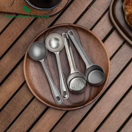 measuring-coffee-beans-with-titanium-scoop