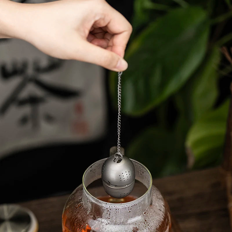brewing-loose-leaf-tea-with-titanium-tea-ball-at-home