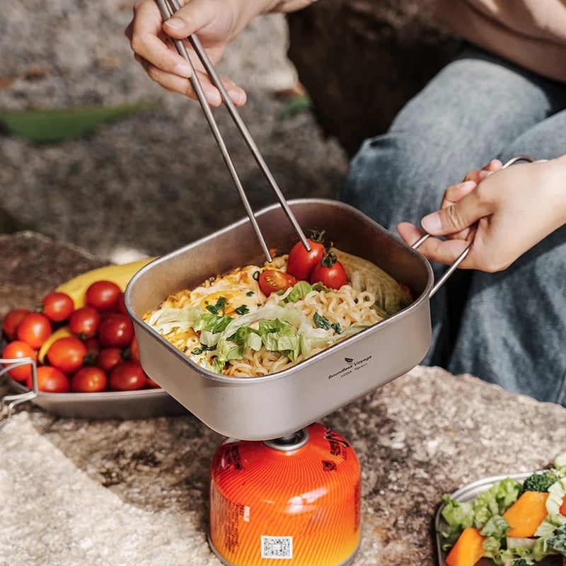 cooking-eggs-in-titanium-mess-tin-over-camp-stove