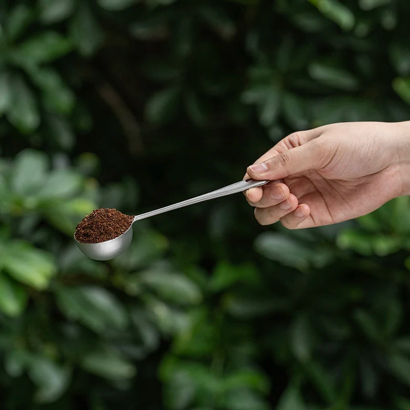 measuring-coffee-beans-with-titanium-scoop