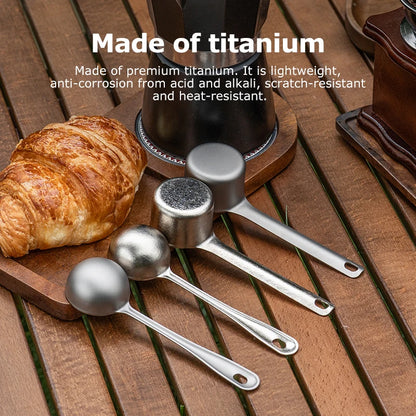 measuring-coffee-beans-with-titanium-scoop
