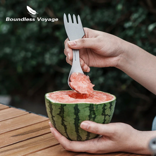 eating-camping-meal-with-titanium-spork
