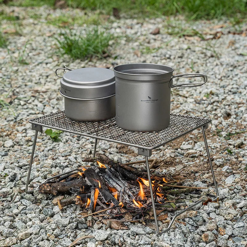 cooking-with-titanium-camping-cook-set-over-campfire
