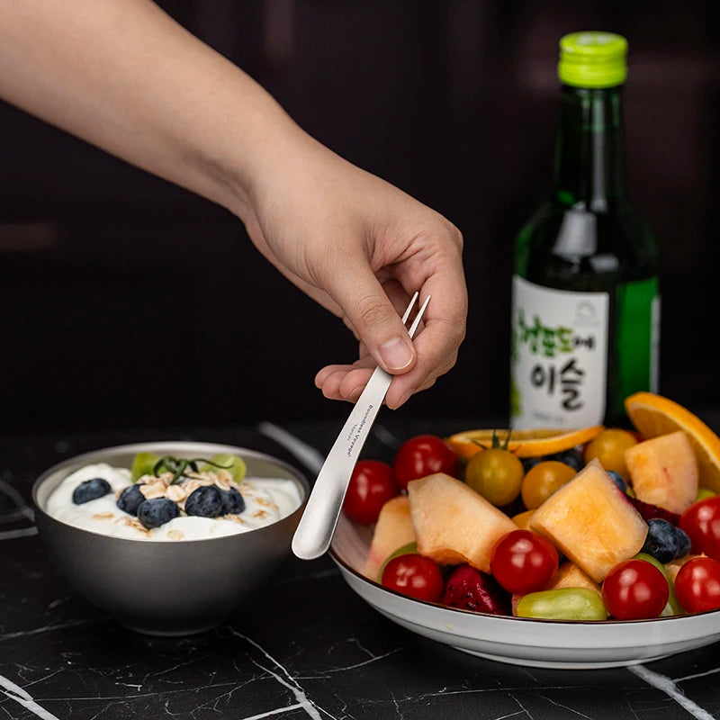 using-titanium-spork-to-eat-camping-meal