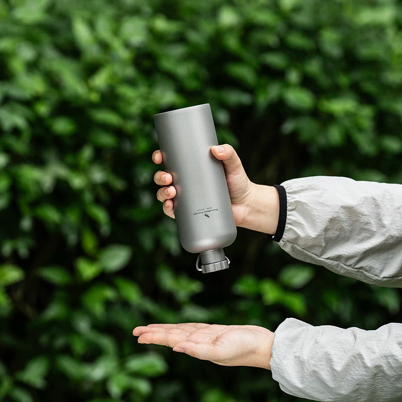leak-proof-titanium-bottle-with-anti-slip-lid