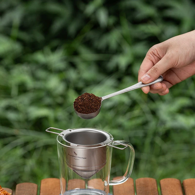 measuring-coffee-beans-with-titanium-scoop