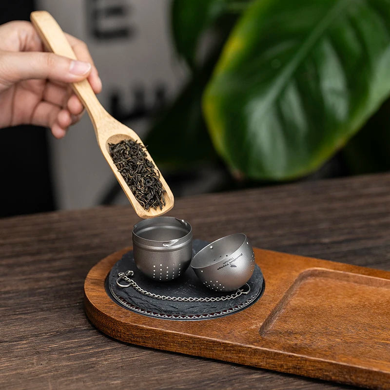 brewing-loose-leaf-tea-with-titanium-tea-ball-at-home