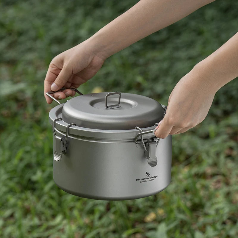 cooking-with-3.2l-titanium-pot-over-camp-stove