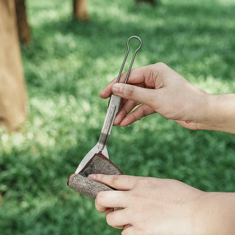 ultralight-16g-titanium-folding-spatula-in-hand