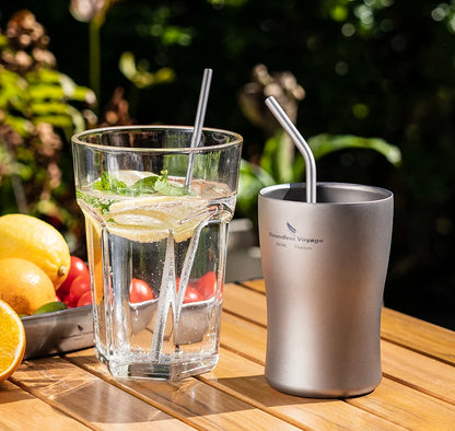 using-titanium-straw-for-iced-coffee