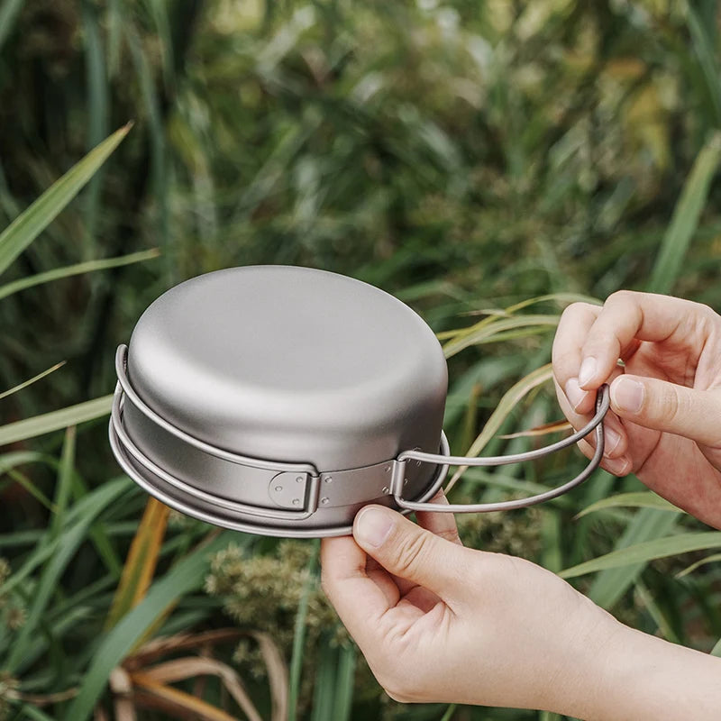 titanium-bowls-with-foldable-handles-open-and-closed
