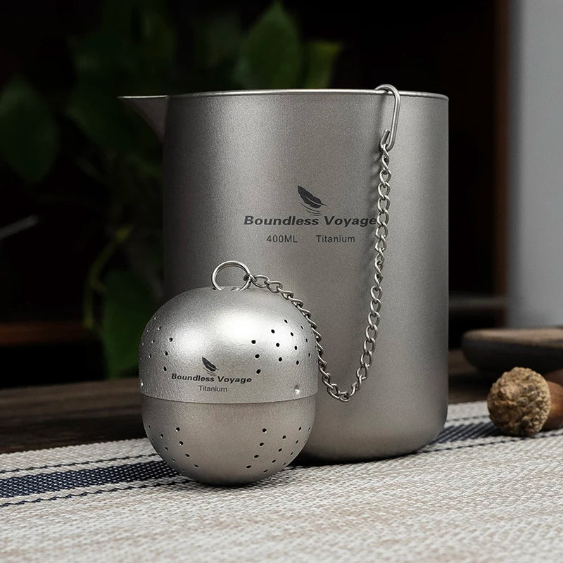 brewing-loose-leaf-tea-with-titanium-infuser-in-mug