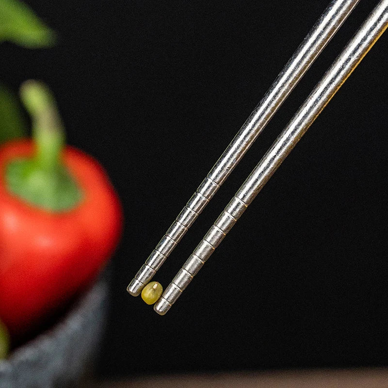 using-titanium-chopsticks-for-sushi-and-noodles