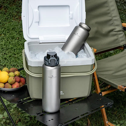 carrying-titanium-water-bottle-on-hiking-backpack