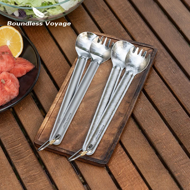 using-long-handle-titanium-spork-for-backpacking-meal