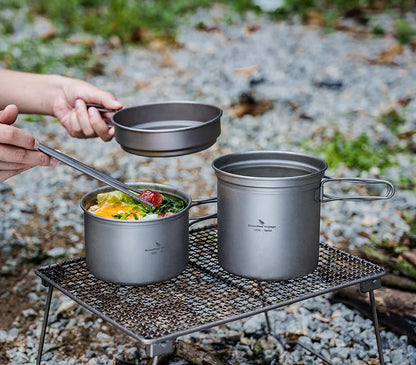 cooking-with-titanium-camping-cook-set-over-campfire